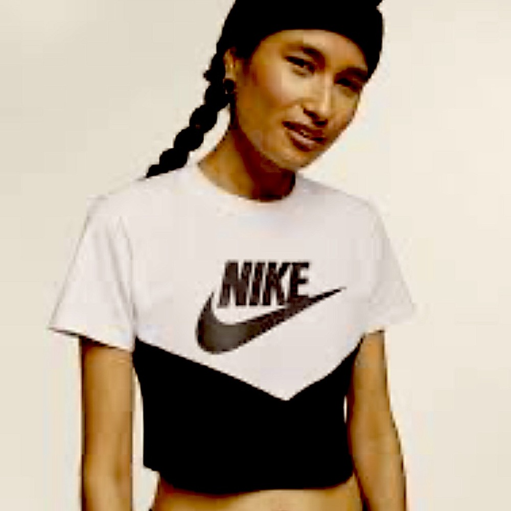 NIKE Crop Top